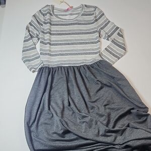 Casual Gray and White Maxi Dress with Raglan Sleeves NWT